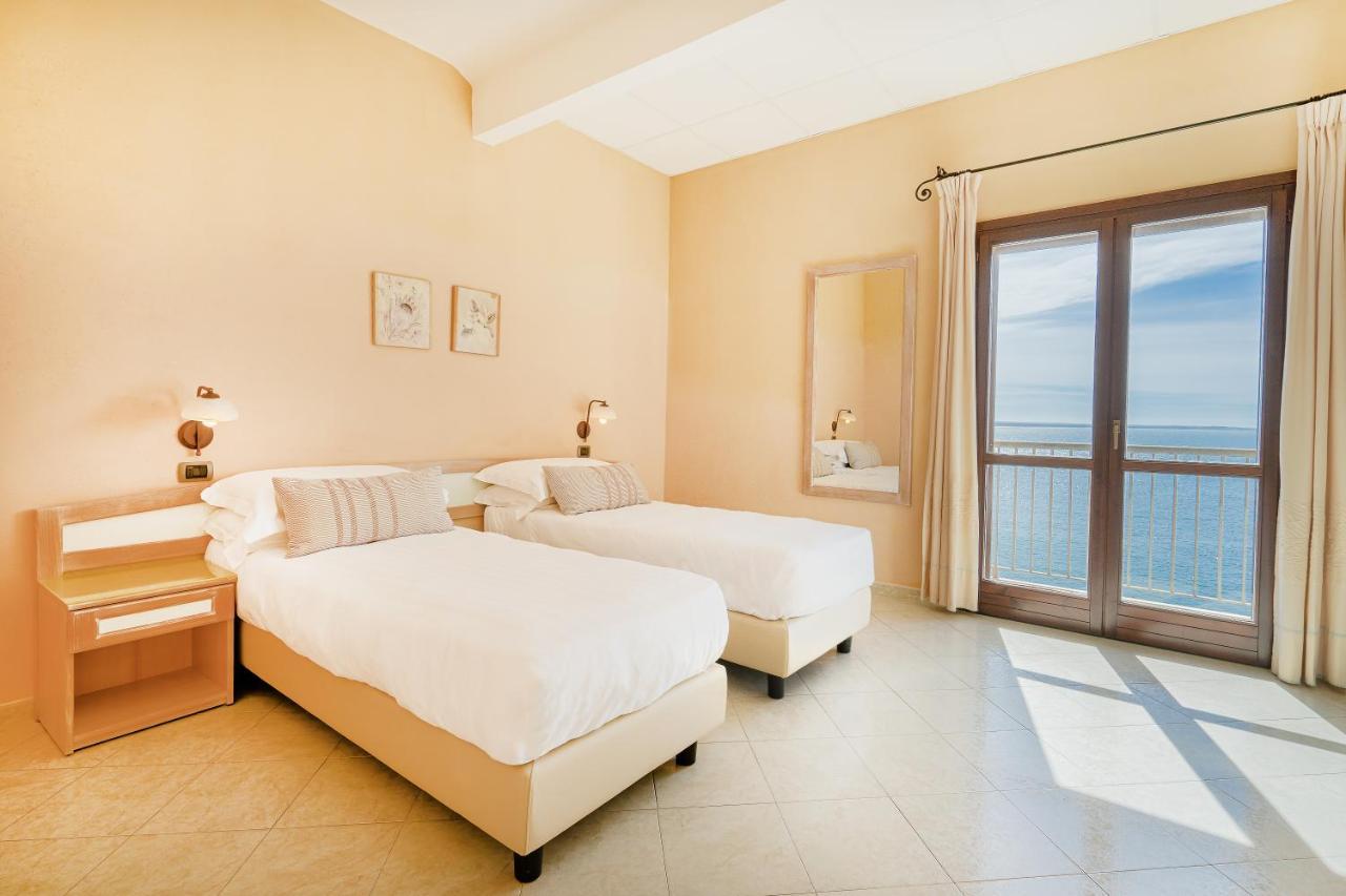 Hotel La Baja Santa Caterina Di Pittinuri  Eksteriør bilde